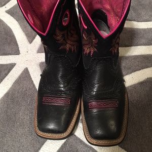 ARIAT SQUARE TOE 8.5